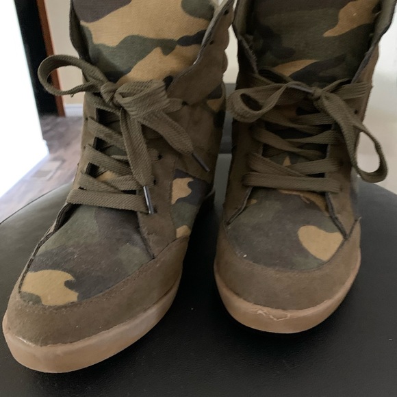 Woman’s shoes - Picture 2 of 4